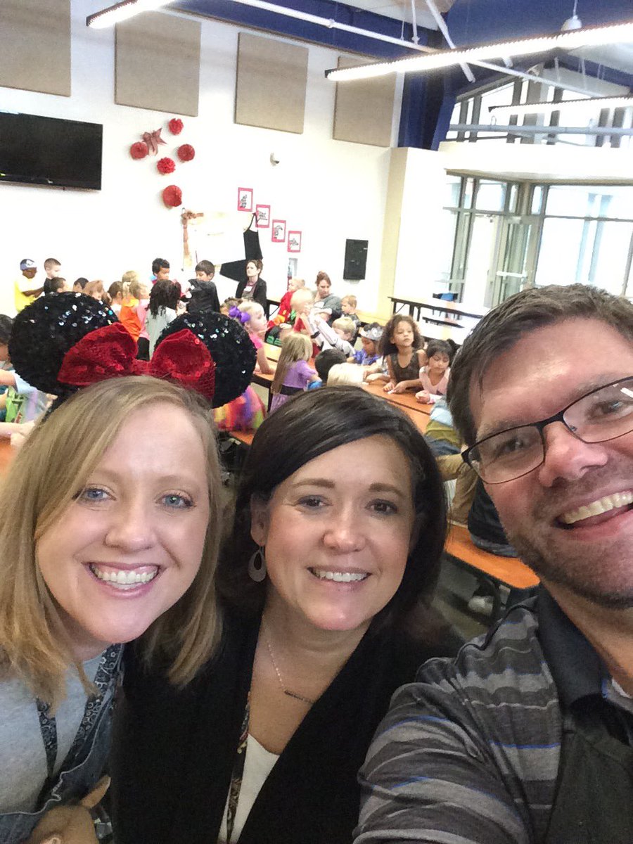 ARtransformED's tweet image. Making slime with students at Hill Farm Elementary for Fall Fest.   Thanks HFE PTO for organizing and leading all the fun!
