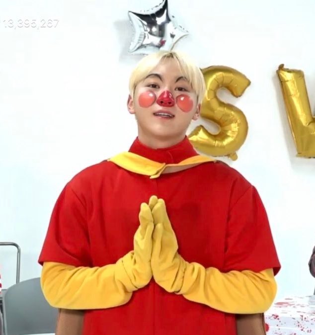 SeungkwanBRA's tweet image. [#PRINTSCREEN] 31.10.18 Fantasia de Anpanman do Seungkwan para a live especial de Halloween. 

“Ele não colocou uma fantasia?”
