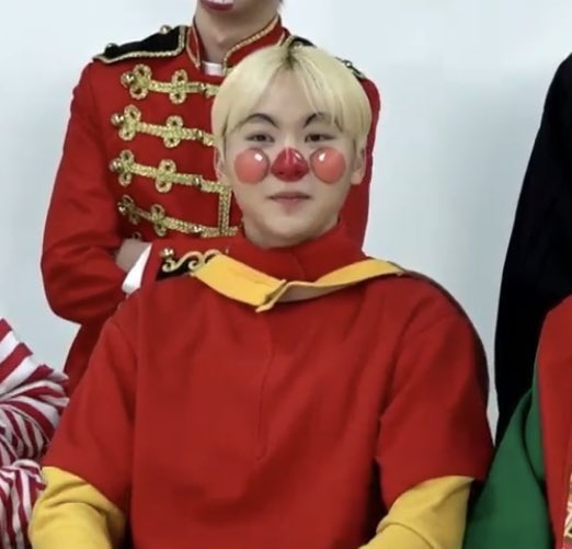 SeungkwanBRA's tweet image. [#PRINTSCREEN] 31.10.18 Fantasia de Anpanman do Seungkwan para a live especial de Halloween. 

“Ele não colocou uma fantasia?”