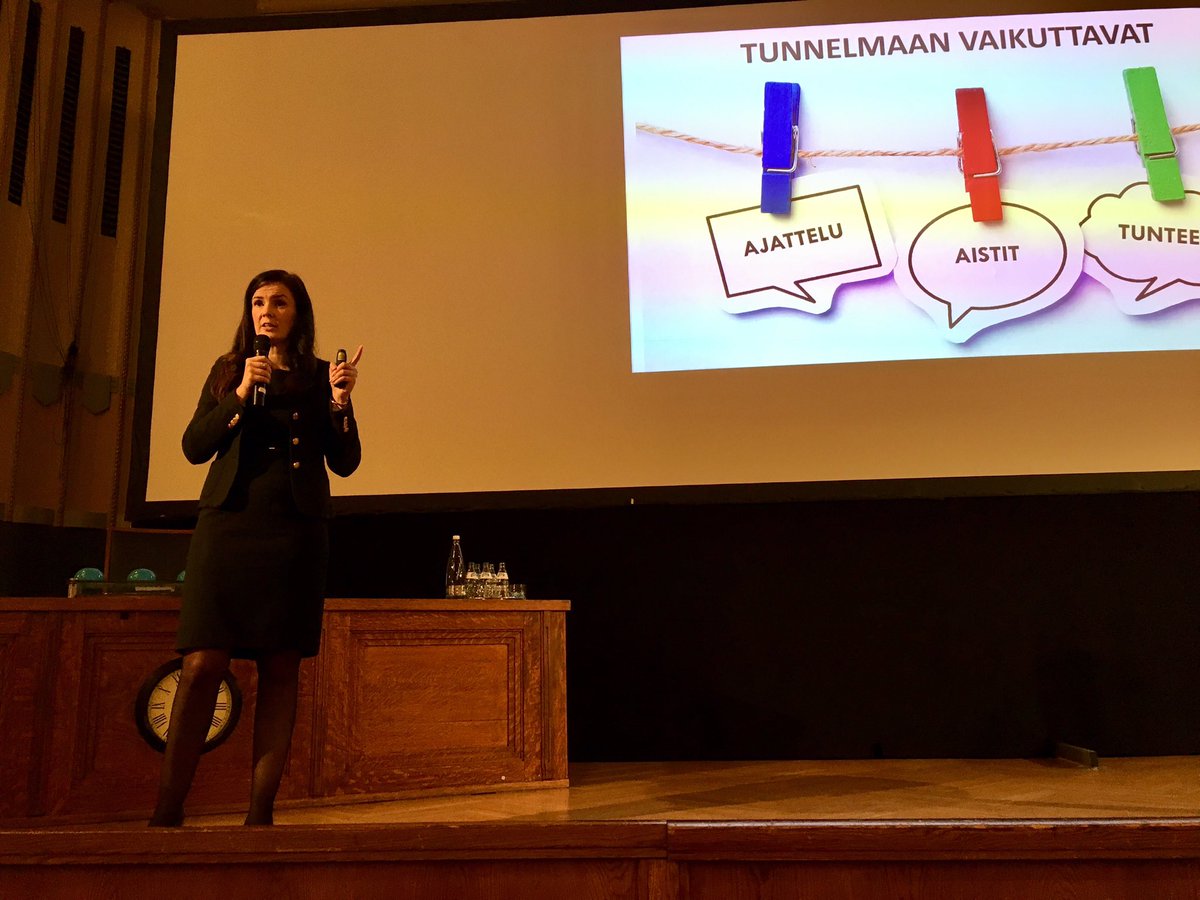 SaastopankkiHki's tweet photo. Viisaan vaurastujan illan ensimmäisestä puheenvuorosta vastaa yritysvalmentaja ja tietokirjailija @marjo_rantanen. #vvilta #tunnelmamuotoilu https://t.co/n4UXUe4NW8