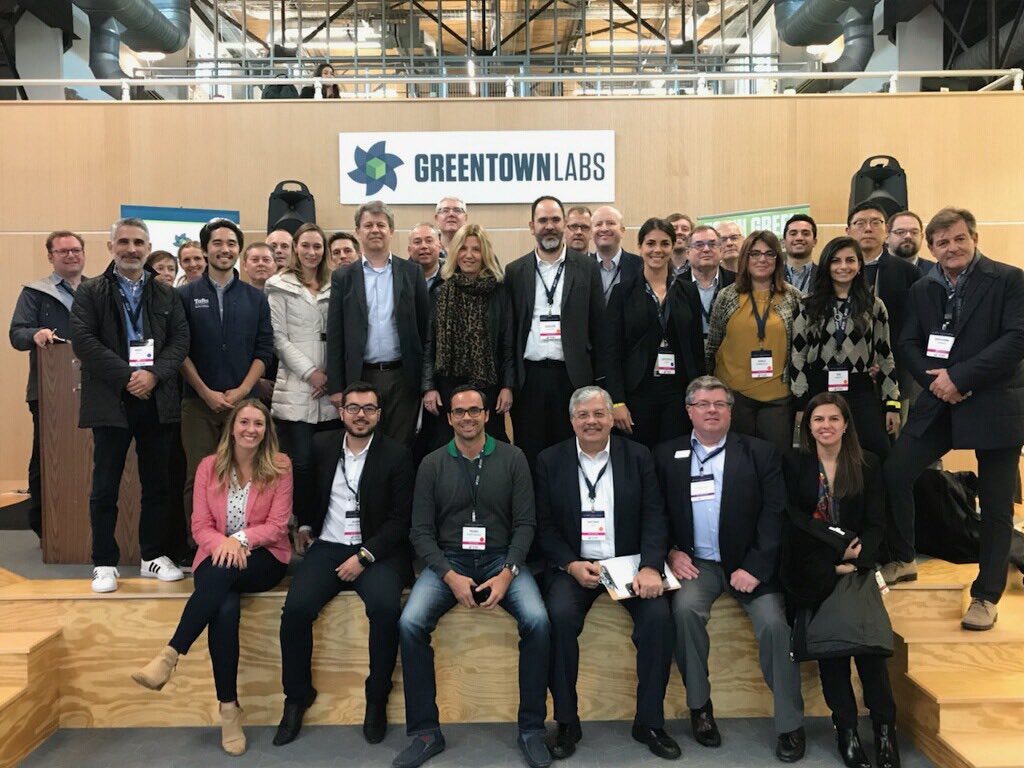 PedroPabloDuart's tweet photo. #Día3 foto oficial con los compañeros del @MIT_REAP Regional Enterpreneurship Acceleration Program #Cohort6 #Campania, #Kentucky, #Leeds, #CentralDenmark, #Monterrey, #Guangzhou, #Oslo, #Sidney y #Guayaquil 

#AcciónSocial #Educación #YaSabesEsDase  #OtraObraDeNebot vía #Dase https://t.co/jf78h5E2z4
