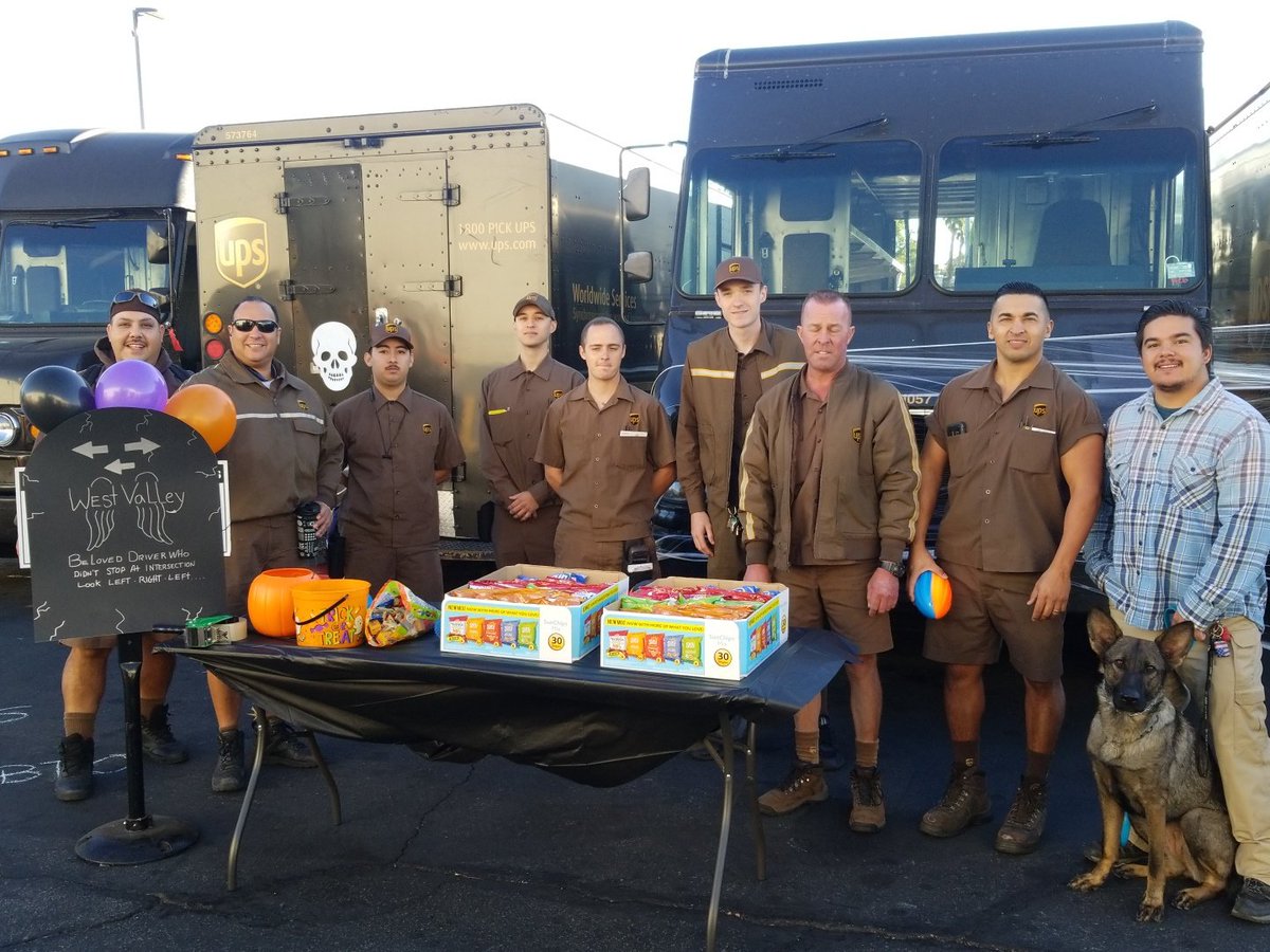 chuckcerv3's tweet photo. West Valley- mentoring our newest service providers at Van Nuys safety fair. Happy Halloween #DBTO https://t.co/41BlTgh5OW