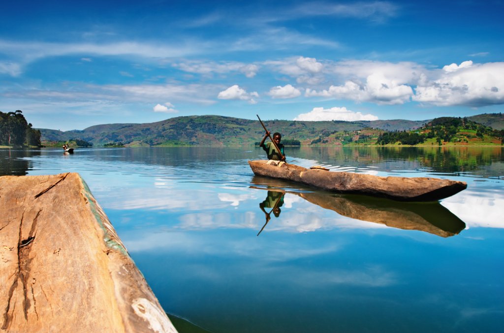 This is Lake Bunyonyi (“Place of many little birds”)
Southwestern Uganda between Kisoro and Kabale. 1,962 M above sea level, and about 25 km long. It is the second deepest in Africa. The one that appears on your 5,000 Shilling note.  <a href="/SarahKagingo/">Sarah Kagingo</a> @UgTourismBoard #Uganda #Kabale