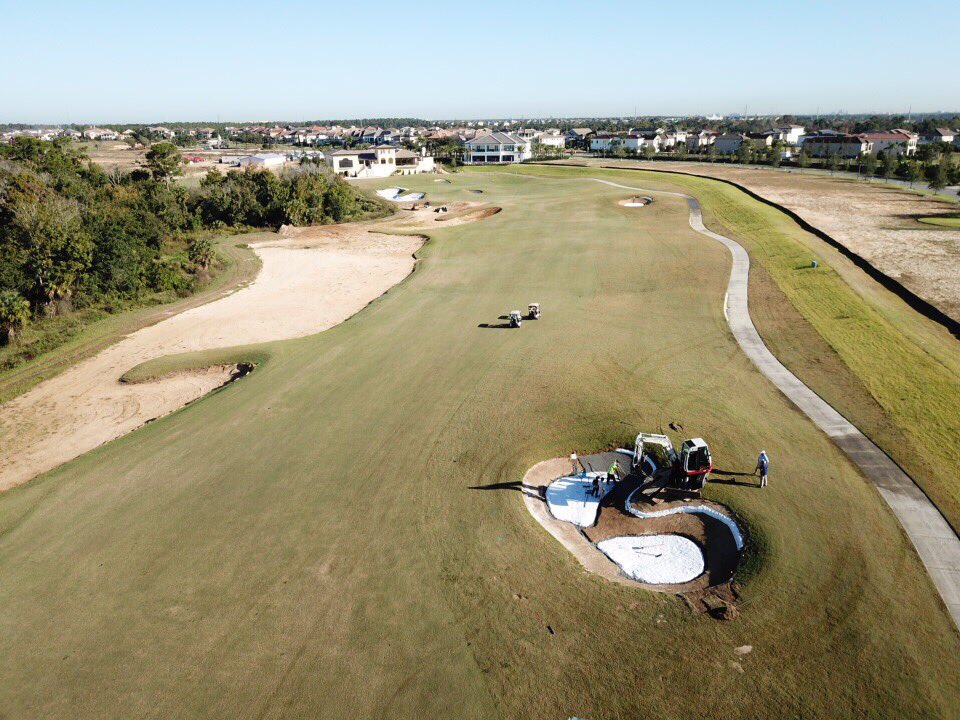 JustCLW's tweet photo. It’s been fun working with @BillBillbeasley, @CapConGolf, @RonSharps and Onegolf out on the 18th hole of the Nicklaus Course at @ReunionResort #bunkerrenovation #golfconstruction #golfrenovation https://t.co/2J0PKlcrSM