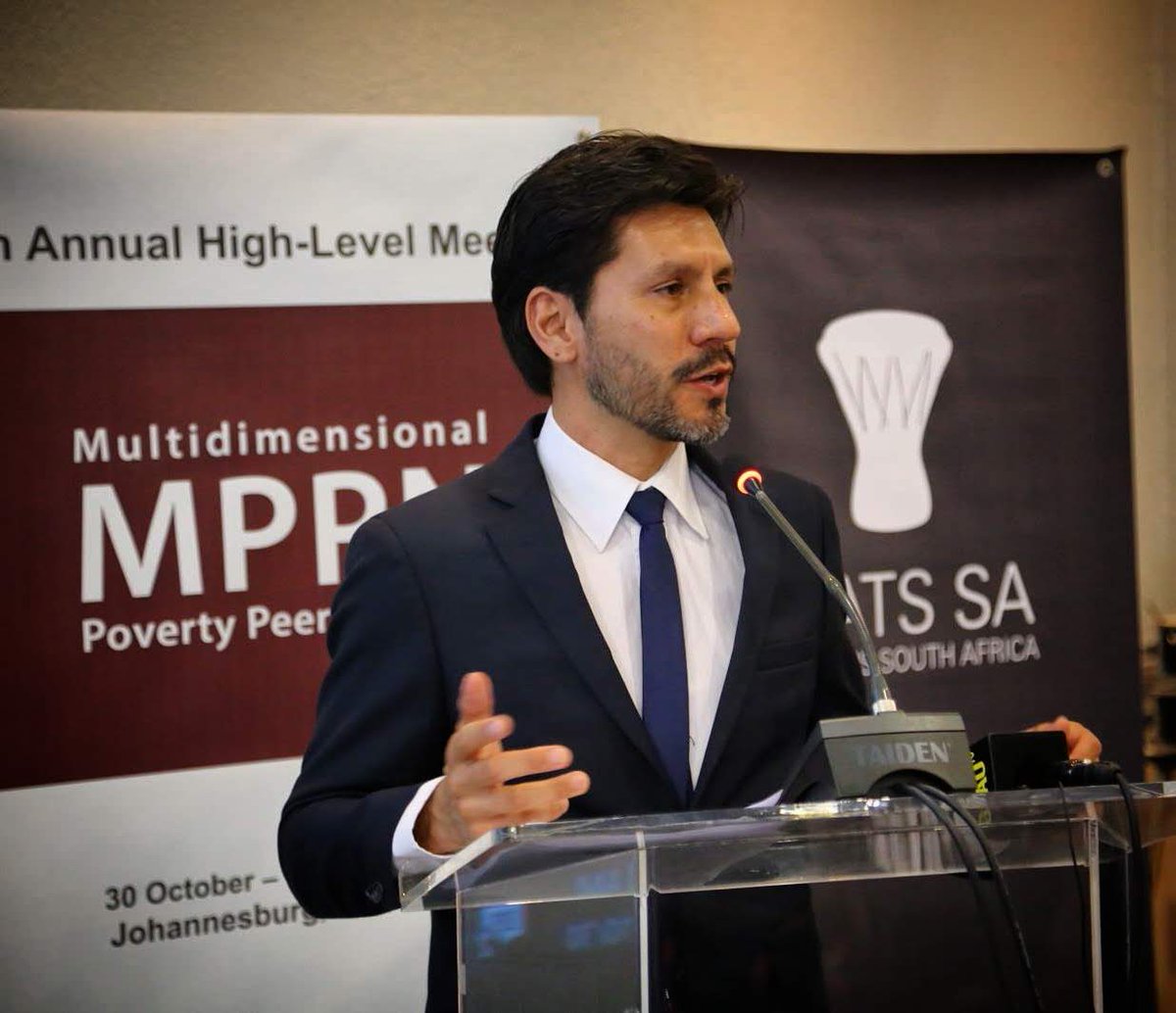 FelipeARoa's tweet photo. This week at the annual meeting of the Multidimensional Poverty Peer Network in Johannesburg #MPPN2018. We are here to learn how governments and international agencies are using #multidimensionalpovertyindices to design #poverty reduction policies and track progress on the #SDGs https://t.co/SQv4zXEgcV