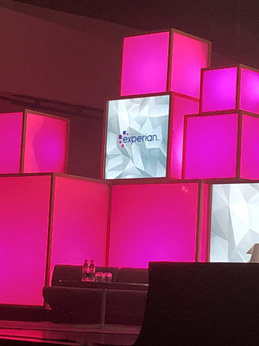 m1tef's tweet photo. #gazelle2018 #kåring #experian #deltager #paneldebat https://t.co/7vo6AeXyLy
