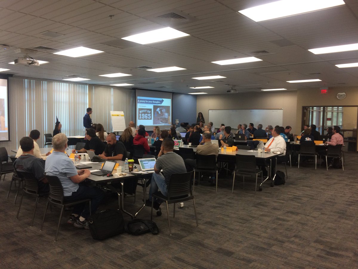 CollegeCareerDS's tweet photo. CTE Tri-district professional development! @DSUSD_CTE presenting! @DesertSandsUSD #pdhscte @PalmDesertCTE #dsusd_cte https://t.co/LNBmmoYDD8