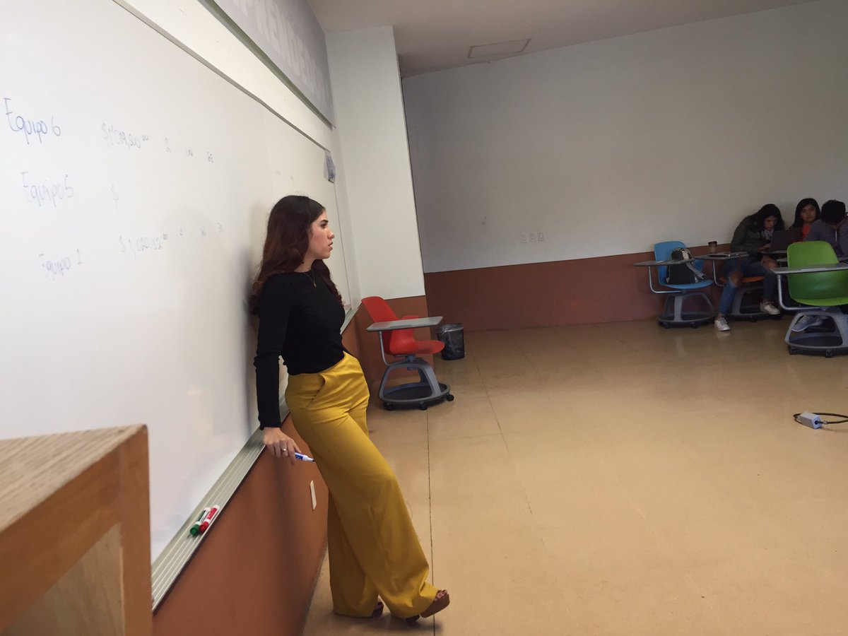 GriAyllon's tweet photo. @Tec_CSF @CSocialesTec en #semanadetopicos con @Actinver. Nuestra EXATEC Jaqueline Silva hablando de estrategias de inversión. #LEC https://t.co/6dFlizAWEt