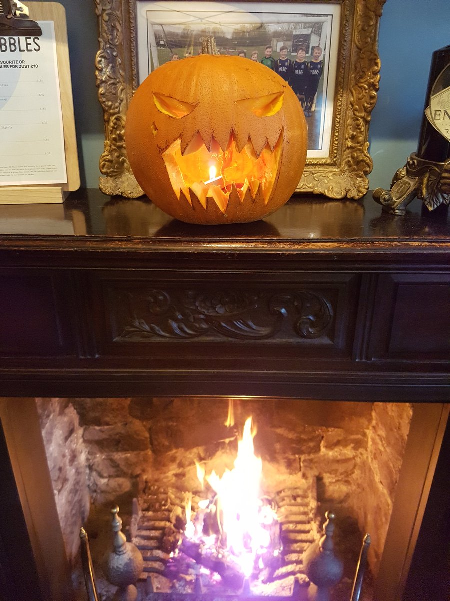 Some scary #Halloween pumpkins on show today!! 🕷👺

Send us your pics to see who has the most terrifying in Ilkley!! 👻☠