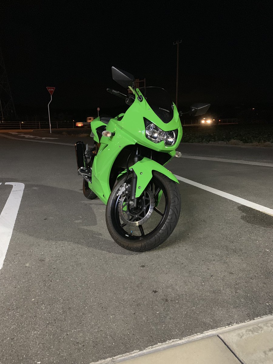zunmaru46's tweet photo. #バイク乗りとして軽く自己紹介 
名前:ずん丸
性別:♂
住み:愛媛県
車種:ninja250r
好き:バイク、ゴルフ、食べること
一言:初心者ライダーですがよろしくお願いします！愛媛住みの方、よかったらツーリング誘ってください！

#ninja250r
#Kawasaki
#バイク乗りと繋がりたい
#バイク好きと繋がりたい https://t.co/vkX6vAItup