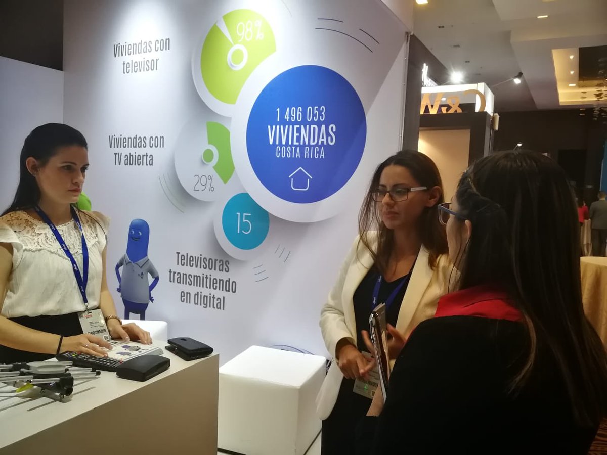 EdwinEstradaH's tweet photo. Hoy en ⁦@comm_expo⁩ funcionarios del ⁦@micittcr⁩ brindan asesoría sobre las medidas que se deben tomar de cara a la transición a la TV digital. #equipotelecom https://t.co/UVd80cqoQT