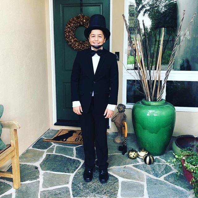mapintar's tweet photo. Happy Halloween 🎃! Because 🇺🇸 needs a President w the ❤️ of a #sethasaurus! https://t.co/YcP7DrRrxA https://t.co/6yswitEKYt