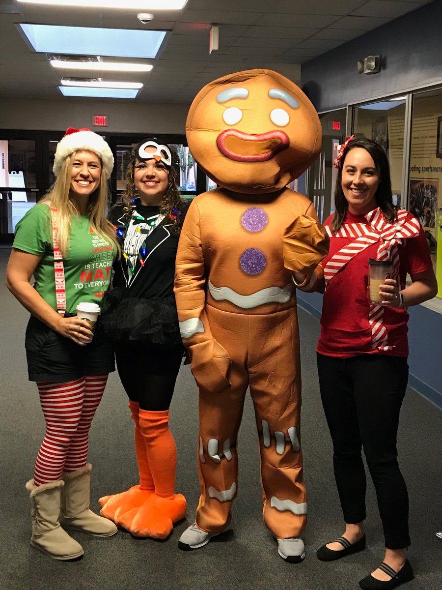 MacHall99's tweet photo. Faculty and Staff having a fun day on the Knowlton Campus! Happy Halloween! https://t.co/vFkeun2Kio