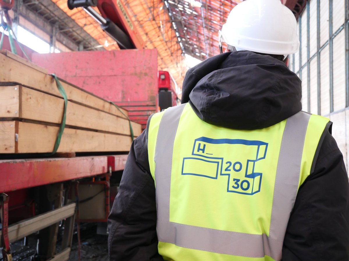 habiter2030's tweet photo. The Prototype martyr is arrived in Fives Cail, with Transport Capelle, this morning ! The adventure continues !
#building #northernfrance #industrialerahouse
#studentswhobuild
#construction
#Habiter2030 https://t.co/gmsspihBry