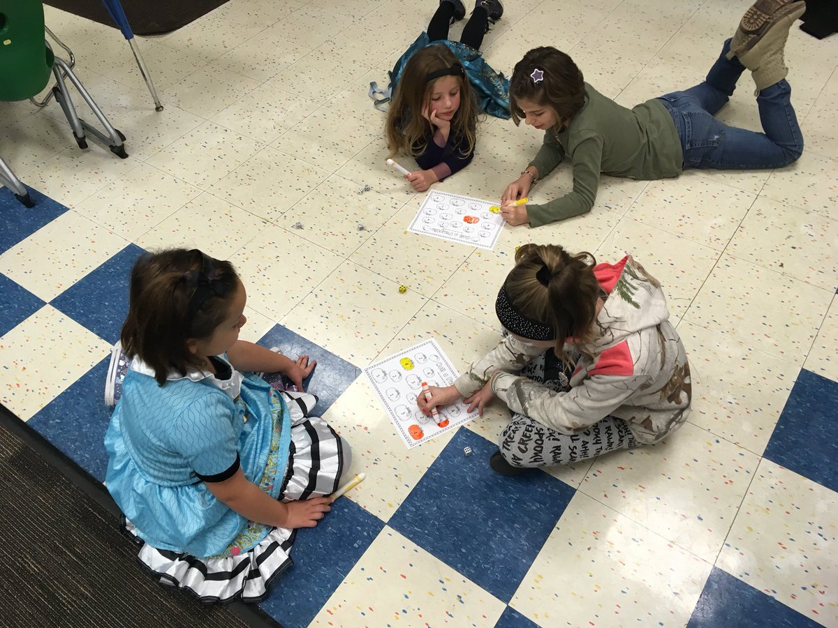 cindymachiela's tweet photo. #crossagelearning #Halloween2018 #Pinewoodpride #Kindergarten https://t.co/Jd79wXcjcJ