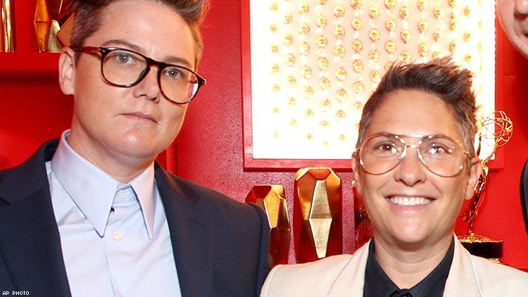 kitschmixtv's tweet photo. Hannah Gadsby and 'Transparent's' Jill Soloway Are Reportedly Dating https://t.co/wJDJPMxfPk https://t.co/LO9sPkHu0n