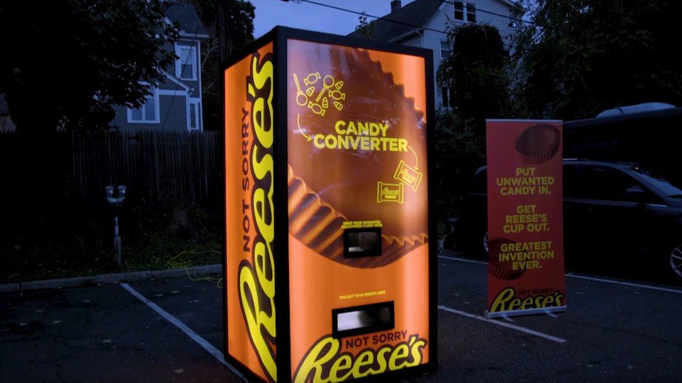 nerdist's tweet photo. .@reeses vending machine lets you swap unwanted #Halloween candy for peanut butter cups! https://t.co/1AXjZOriWZ https://t.co/N94t6SaHG7