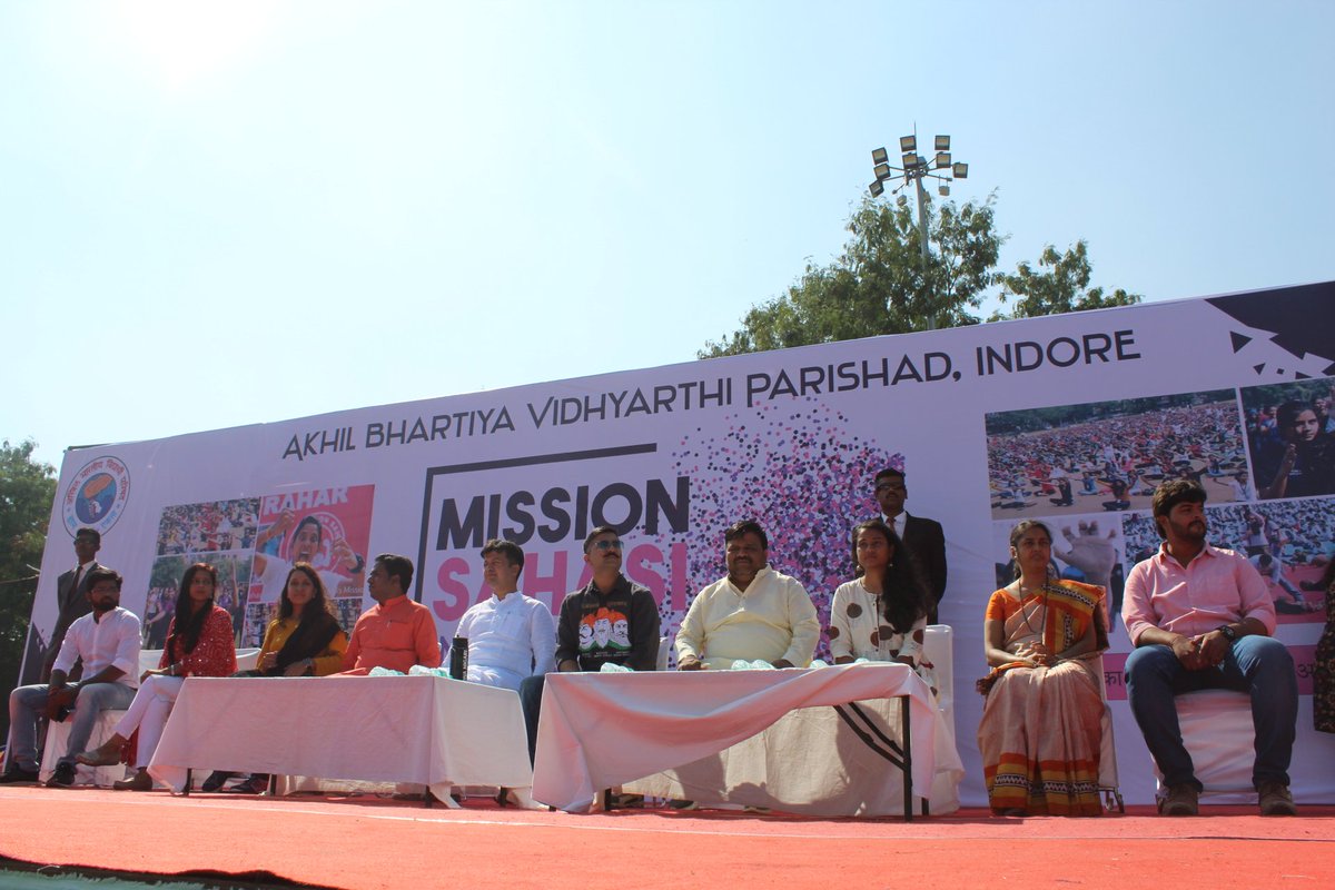 abvpindore's tweet photo. #MissionSahasi Indore Mega Demonstration held in presence of Legendary @SHIFUJIJAIHIND ,National Gen Sec ABVP @AshishSainram ji and National Co Org Secretary ABVP @PrafullaAkant ji.6000+ girls participated with energy in the event of #MakingOfTheFearless
@ABVPVoice https://t.co/14pBBvAGz2