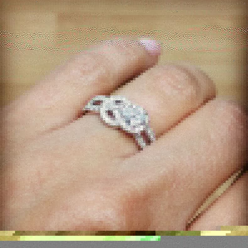 MDCDiamonds's tweet photo. Love Knot Pear Shape Diamond Engagement Ring in 14K White Gold

https://t.co/xYXqodKn6U

#diamondsnewyork #pearshapediamondring #teardropdiamond #splitband #celticknot #loveknot #pearcelticring #engagementringsnewyork #motherdaughter #rounddiamonds #anniversaryring #promisering https://t.co/oIMTnPonUj