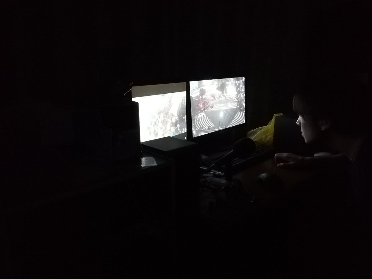 真っ暗な部屋でyoutubeで渋谷のライブ映像を複数再生したらめちゃくちゃ凶悪犯罪を起こす悪人っぽくなる 目元を隠すとさらに Togetter 真っ暗な部屋でyoutubeで渋谷のライブ映像を複数再生したらめちゃくちゃ凶悪犯罪を起こす悪人っぽくなる 目元を隠すとさらに Togetter