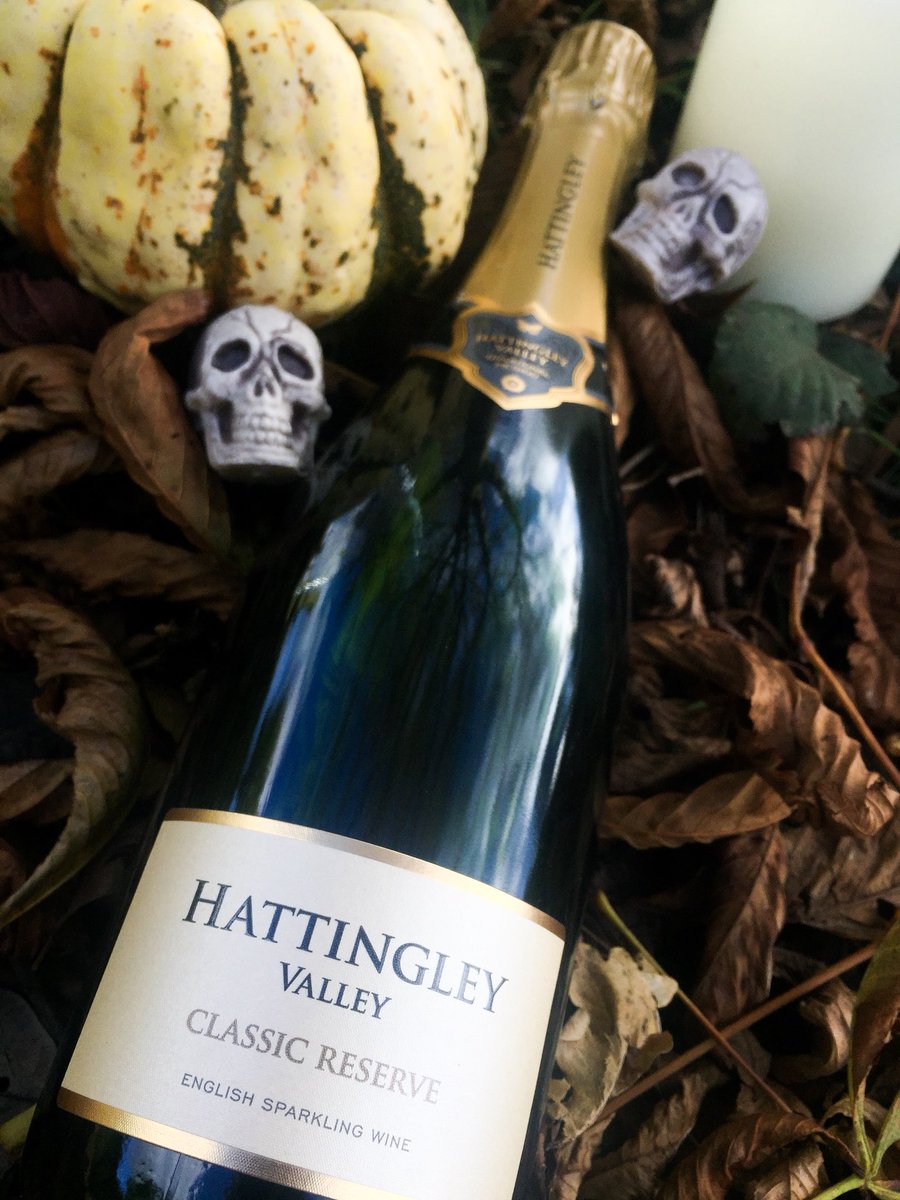 hattingleywines's tweet photo. Happy Halloween!!! ๐๐ We will definitely be treating ourselves with a glass (or two) of bubbles tonight ๐ฅ What about you? ๐ #halloween #winewednesday #trickortreat #bubblesplease #hallowine #winetime #englishsparklingwine https://t.co/gwXTMCf7Jr