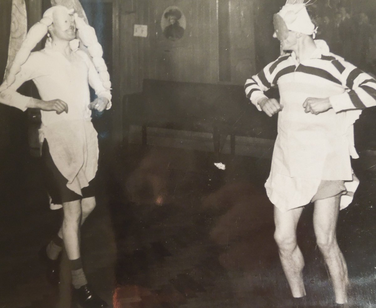 *Favourite-thing-just-digitised-klaxon* <a href="/CRC_EdUni/">Centre for Research Collections</a> <a href="/curiousedi/">Curious Edinburgh</a> @dmyelnikov <a href="/HoneybHighton/">Dr Melissa Highton</a> Have a flick through this photo album showing the diverse staff at the Institute of Animal Genetics in 1955 - 'Drosophila Ballet' and more! 😍images.is.ed.ac.uk/luna/servlet/d…