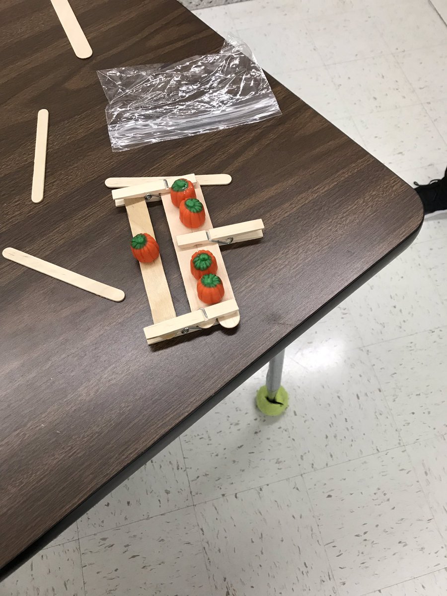 kinder_barb's tweet photo. Fun learning in Kindergarten making a gate for “The 5 Little Pumpkins”! Good engineering brainpower!! #k2bears #stem #4c https://t.co/nchx9ENrJE