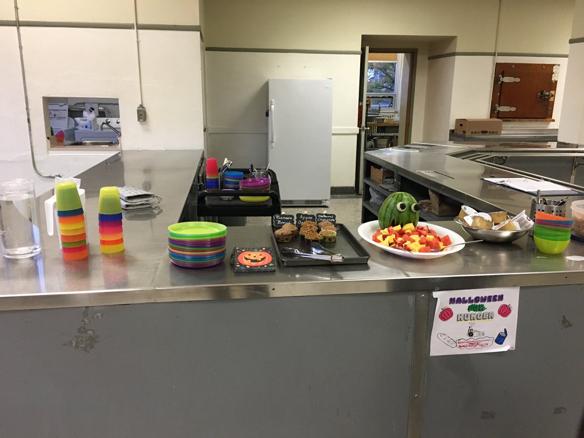 ottawamom's tweet image. Halloween breakfast spread at FPSA. Kids loved it! #breakfastprogram