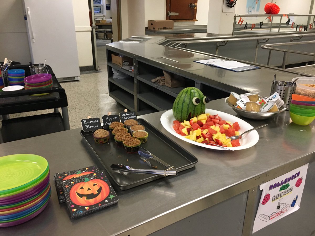 ottawamom's tweet image. Halloween breakfast spread at FPSA. Kids loved it! #breakfastprogram