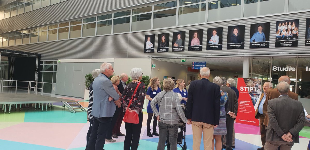 VirginieKlunder's tweet photo. Rondleiding door studenten #Management Assistant @rocvantwente voor gepensioneerde onderwijsmensen. Mooie reacties. TOP gedaan dames. https://t.co/3YzNI1fS9X