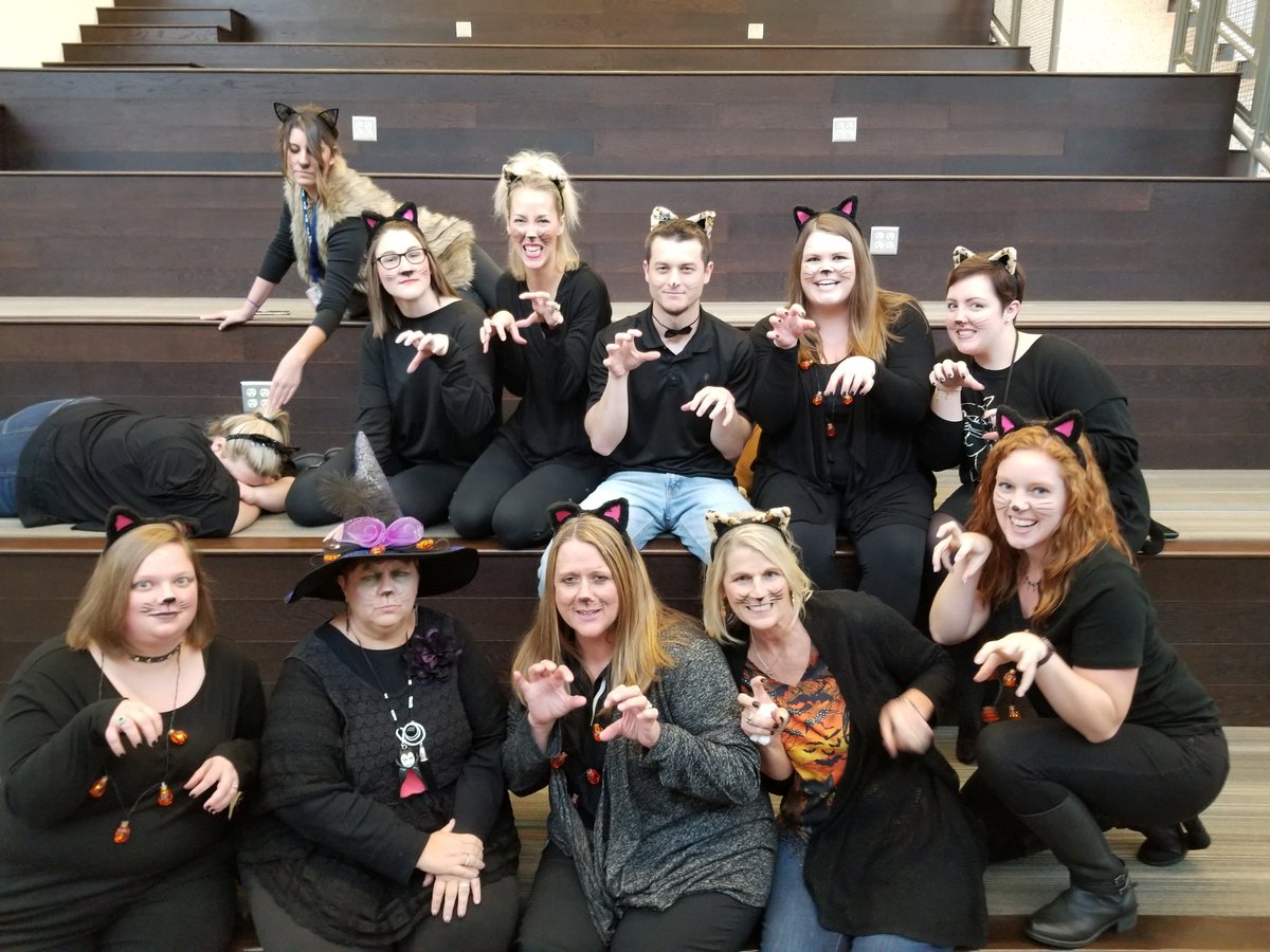 klos_sci's tweet photo. The cats are here! #kcalloween18 #HumanAndAnimalSci #thanksbryce https://t.co/Q9a4koTb1s