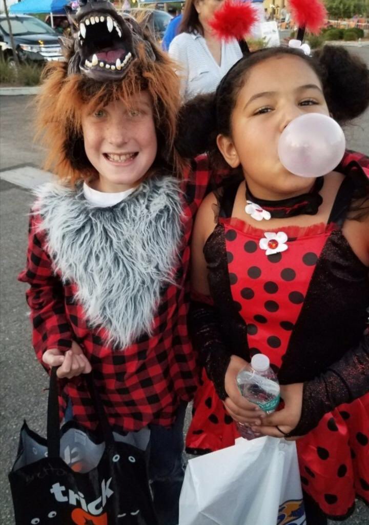 JuniorChefEmily's tweet photo. Happy Halloween! Who's getting ready for a spooktacular evening? #halloween2017 #friends https://t.co/diEahemSJg