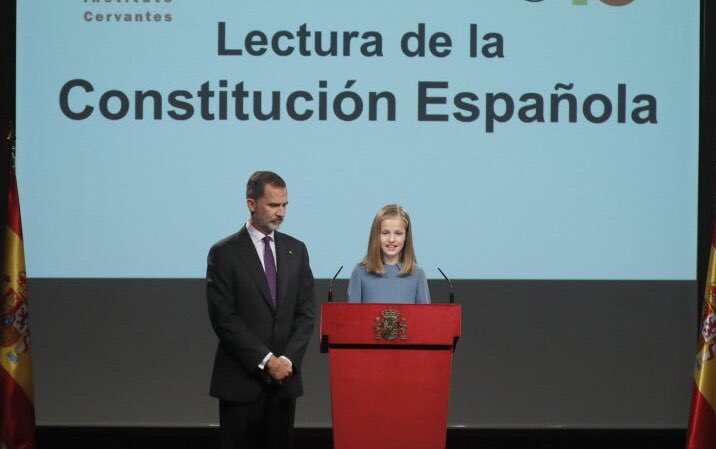La República representa al pueblo soberano y por ende la democracia plena. Todo lo demás es pura distracción, la Monarquía representa privilegios y prebendas de una familia que se heredan de padres a hijos como un cortijo de ferias. #RepúblicaYa