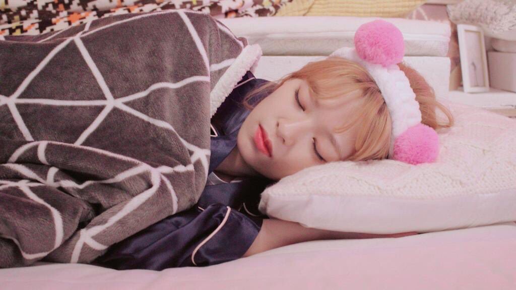 twice_j_1's tweet photo. 姉さんおめでとう🎁
これからもみんなに笑顔を届けてください！ずっと応援してます( ˘ω˘ ) https://t.co/Y5SNvJBjWi