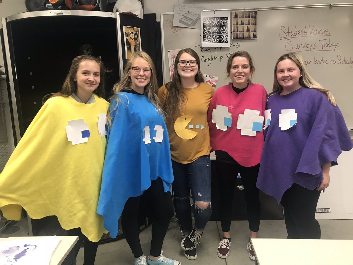 MaddyLittle12's tweet photo. Pac-Man :)) #CCHSBestGroup #cchsmostcreative https://t.co/jg3uS2zqRP