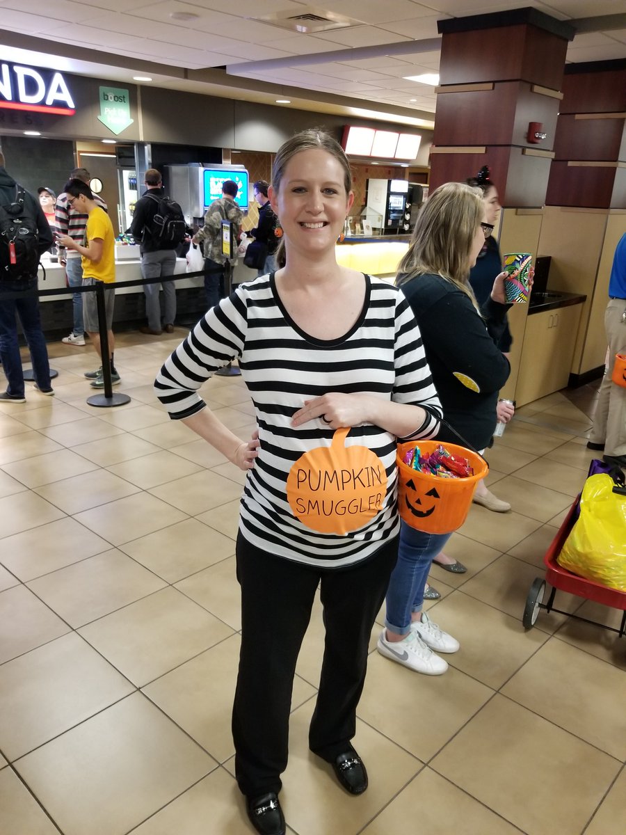 vanessa_2715's tweet photo. #pumpkinsmuggler https://t.co/TILJPCkINI