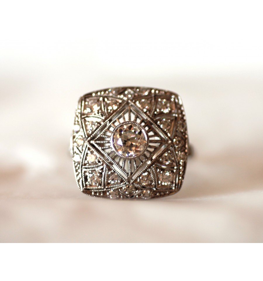 SubastasQuoniam's tweet photo. Anillo Art Deco. 
https://t.co/PSD5JLpaj4
#anillo #artdeco #diamonds #diamantes https://t.co/n6azALx3Me