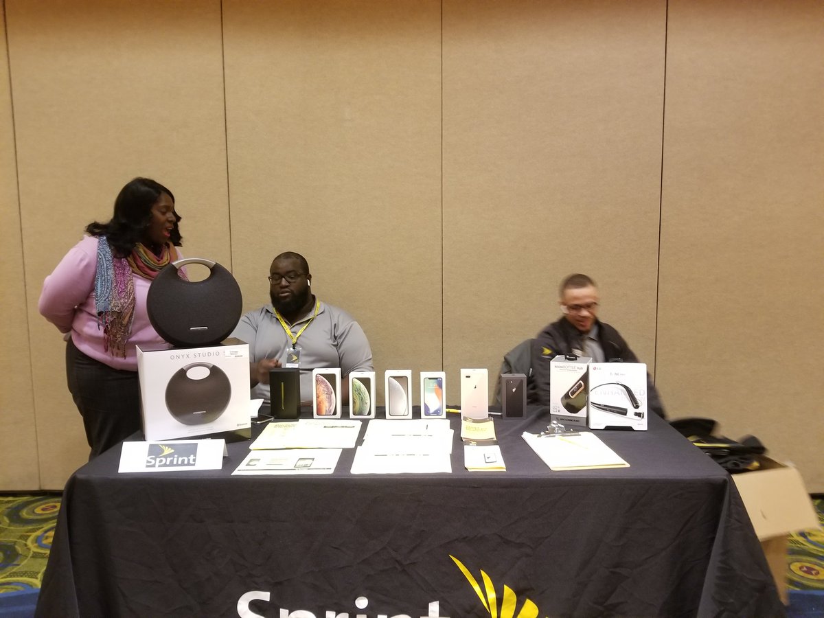 IPantirer's tweet photo. Getting those leads for TRY @wl_byoung @SprintLana https://t.co/qehKagFCSC