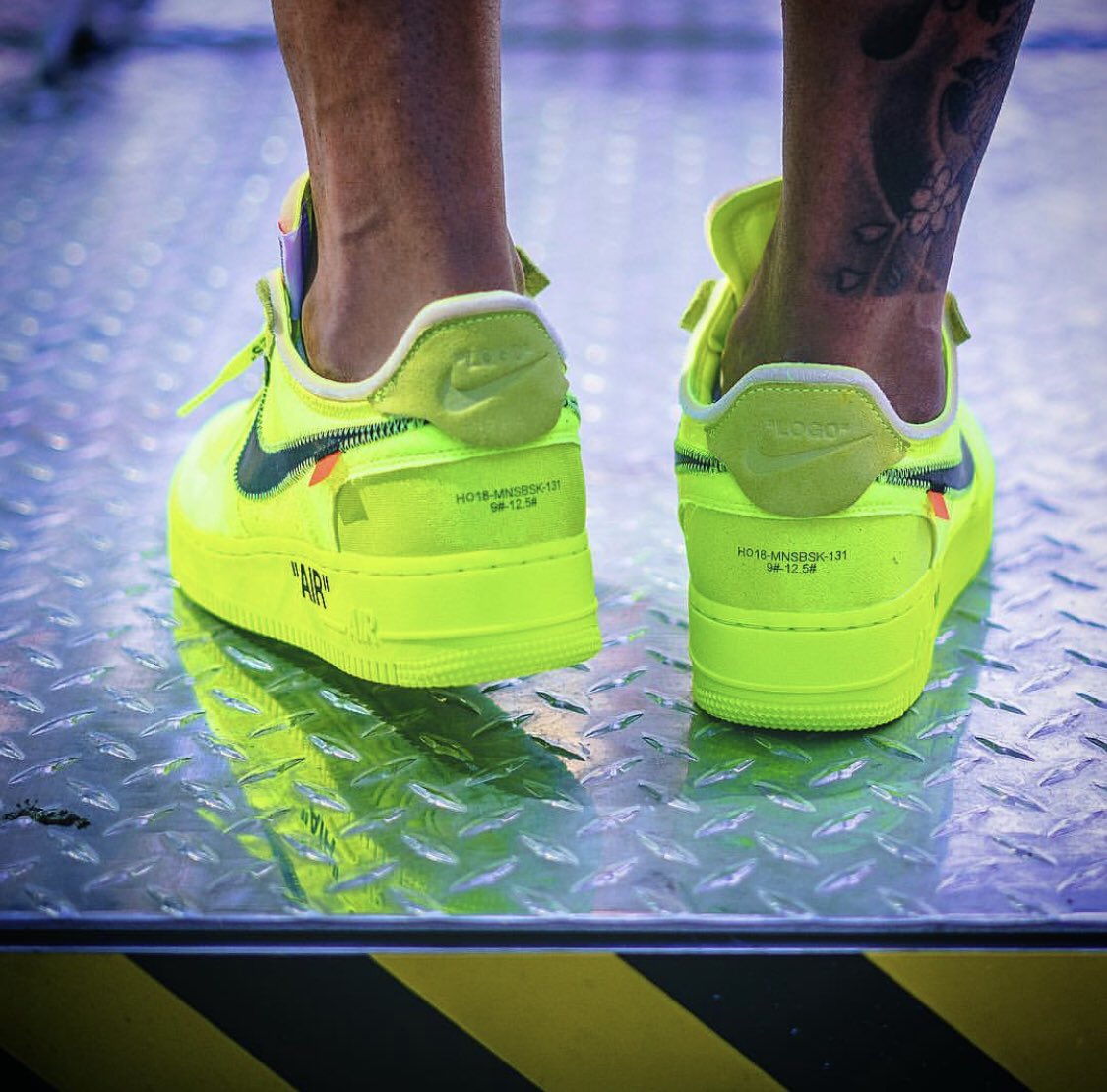 nike off white air force 1 volt on feet