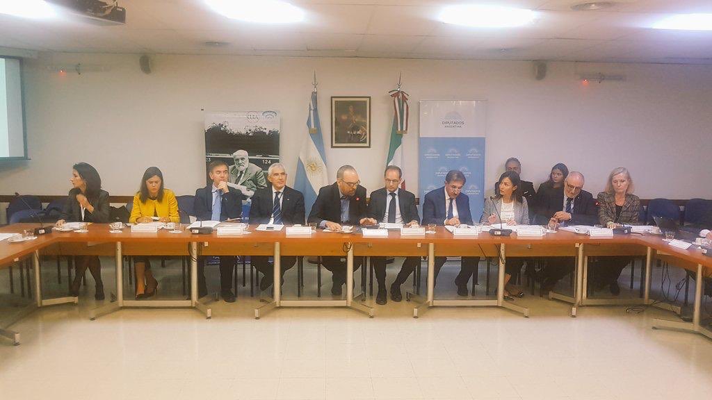 mara_carfagna's tweet photo. Al congresso Argentino per incontrare i gruppi di amicizia Italia-Argentina dei due rami del Parlamento con il vicepresidente del Senato @Ignazio_LaRussa. I nostri due Paesi hanno legami antichissimi che risalgono al 1600. #g20 #g20Argentina @g20org https://t.co/L2DWQFavdt