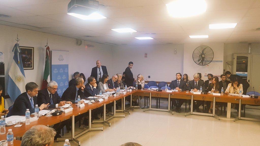 mara_carfagna's tweet photo. Al congresso Argentino per incontrare i gruppi di amicizia Italia-Argentina dei due rami del Parlamento con il vicepresidente del Senato @Ignazio_LaRussa. I nostri due Paesi hanno legami antichissimi che risalgono al 1600. #g20 #g20Argentina @g20org https://t.co/L2DWQFavdt