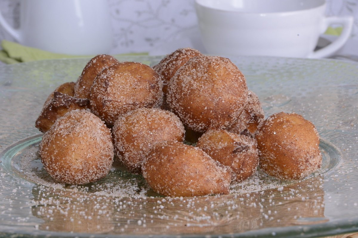 CanalCocina's tweet photo. En el Día de todos los Santos no pueden faltar los delicosos Buñuelos de viento junto con tu bebida caliente favorita. ¿Has probado a hacer esta receta en casa? Aquí te dejamos la nuestra: https://t.co/y61QAo4h4P https://t.co/hgVSVp4itt