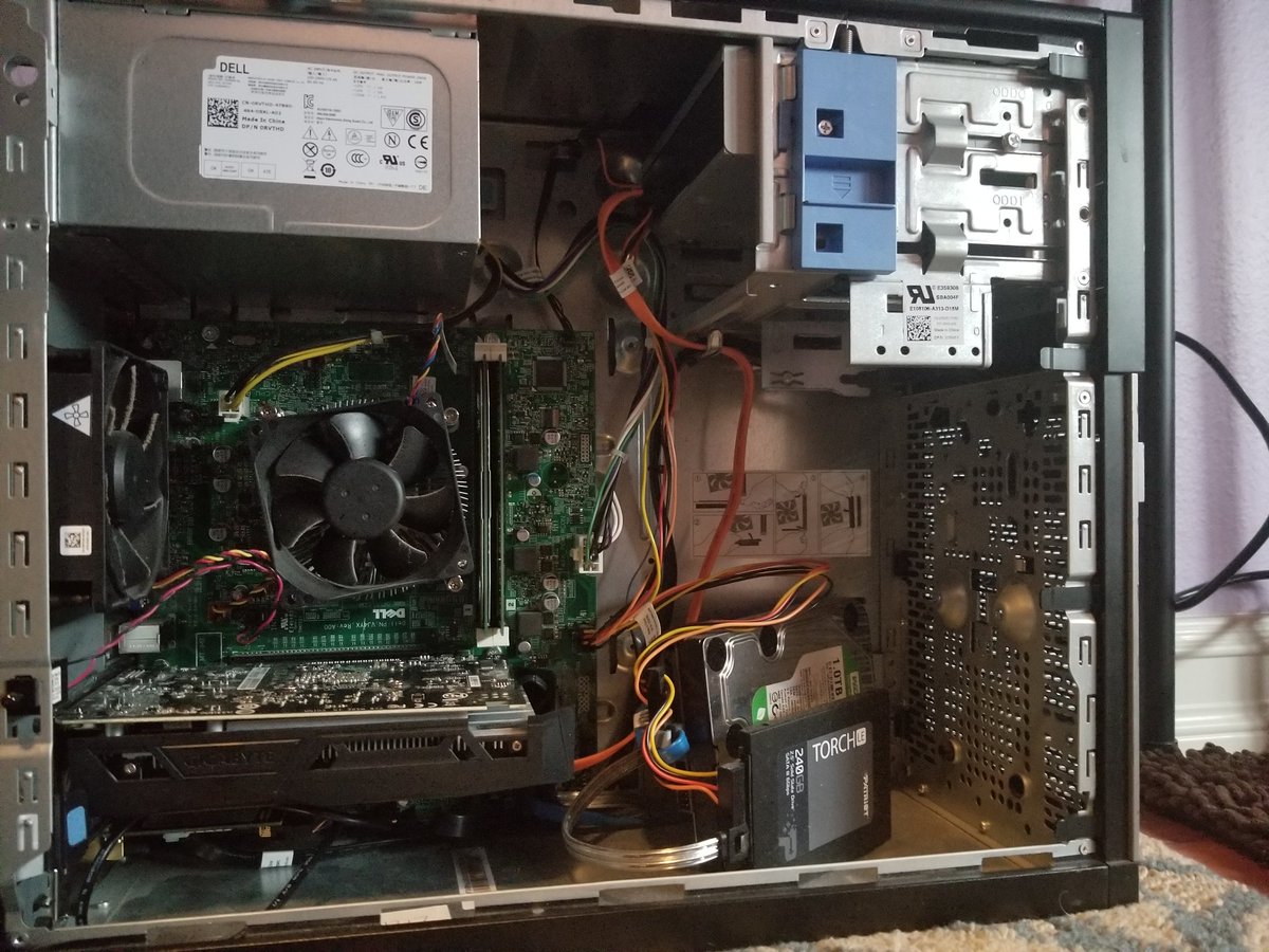 shaneduce's tweet photo. #UFDrigs
i5 4440
Gigabits 1050
12 GB of ram
Parrot blast 240 ssd for windows 10
1 TB WD for games and storage. https://t.co/4NNgwm3HEK