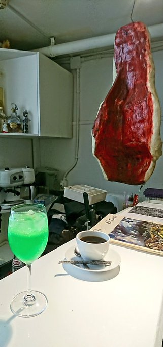 そして水曜日だったことを思い出してgallery7へ。
高田さんが作ってくれたミント系のカクテルに癒された!

明日から展示が開催される優花さんの版画作品、ほんまオススメです〜 