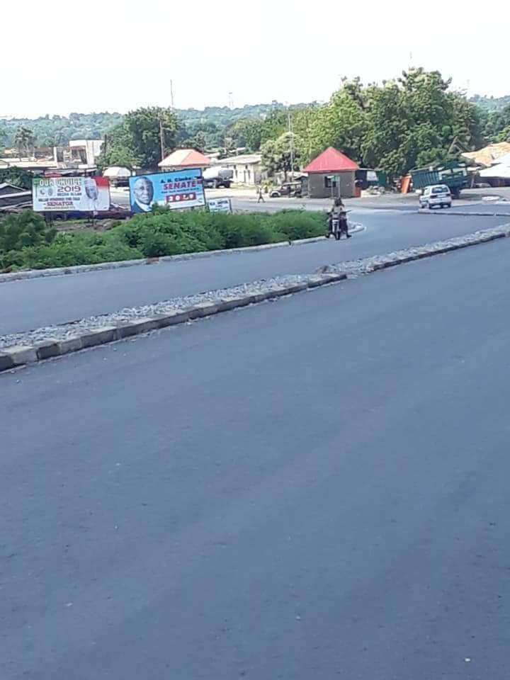 otunbaadeleye's tweet photo. What PHD @OfficialPDPNig government could not provide for us in 16years, an ' O'level illiterate' @APCNigeria  president is providing us just in 3 years. 

May the Great GIANT called Nigeria never experience PDP locust years again. 

#FactonNigeria https://t.co/in2aRfuYsr