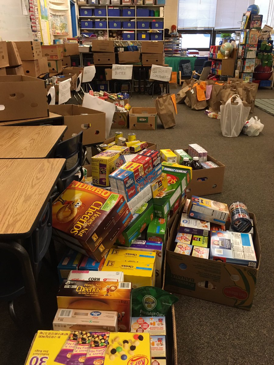 BrendaVanderme2's tweet photo. It’s happening.  Reverse Trick or Treating.  Collecting food from the community for the Food Bank.  @LeoNickerson @StAlbertPublic @LifeInStAlbert #reversetrickortreating #foodbank #threeprogramsonemission https://t.co/qp4OAEp5ol