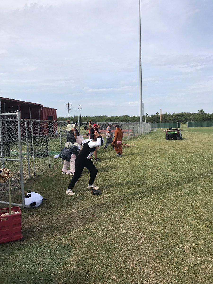 PioneerDbacks's tweet photo. Warming up with our @jaegersports bands.  Happy Halloween! https://t.co/m0F8RMIKxF