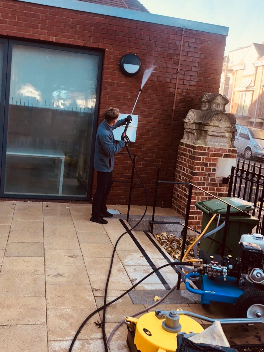 ReignWindwc1ean's tweet image. WOW...
Super clean windows on a new block at a local school in Portsmouth, Southsea. Here at Reign we are happy to accommodate all businesses large or small. Please get in touch with our friendly, local, team of window cleaners for your quote NOW. 0800-011-2737 or 07791-722-139✨