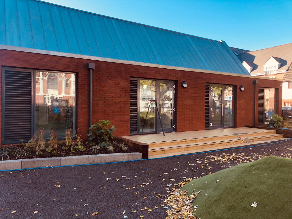 ReignWindwc1ean's tweet image. WOW...
Super clean windows on a new block at a local school in Portsmouth, Southsea. Here at Reign we are happy to accommodate all businesses large or small. Please get in touch with our friendly, local, team of window cleaners for your quote NOW. 0800-011-2737 or 07791-722-139✨