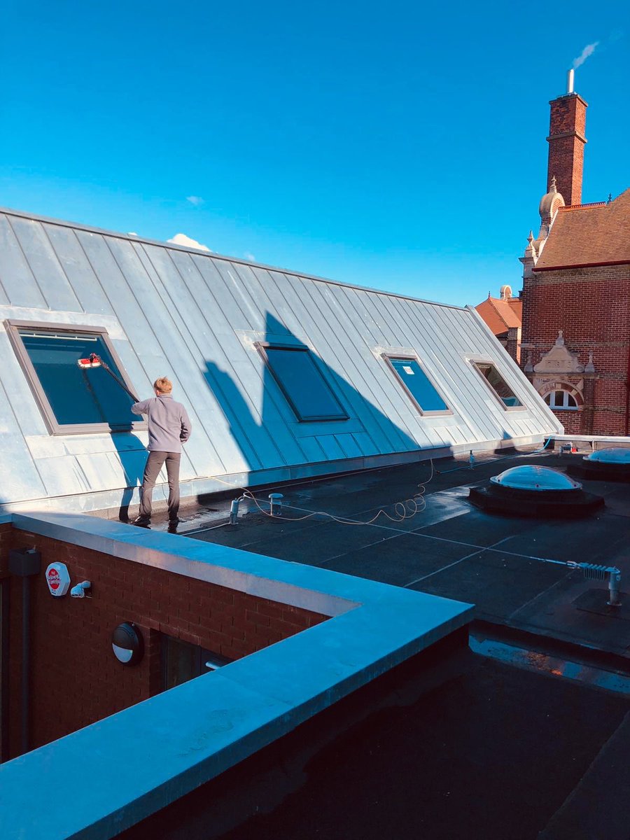 ReignWindwc1ean's tweet image. WOW...
Super clean windows on a new block at a local school in Portsmouth, Southsea. Here at Reign we are happy to accommodate all businesses large or small. Please get in touch with our friendly, local, team of window cleaners for your quote NOW. 0800-011-2737 or 07791-722-139✨